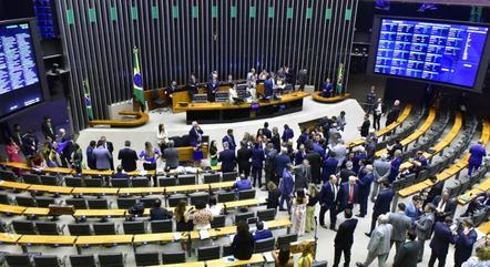Pau no Lombo do Povo: PL e PT terão 28% do valor do fundão eleitoral para eleições municipais de 2024!